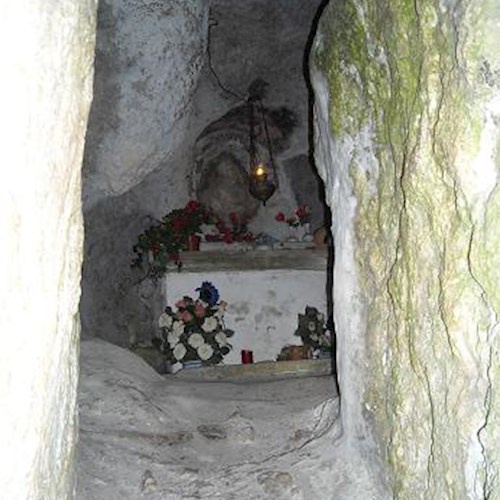 l'ingresso alla grotta